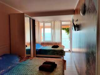 Гостевой дом Guest House Elling Solnechniy Лоо Четырехместный номер с балконом с видом на море-1